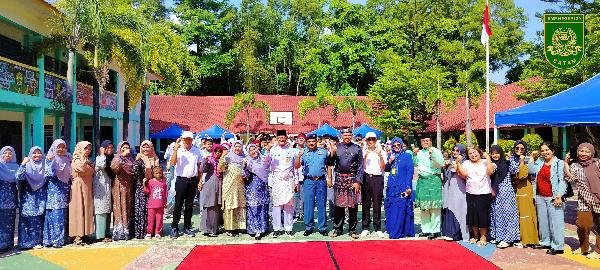 SMPN 29 Batam Raih Bronze Award Internasional, Kadispora Batam Serahkan Dukungan Langsung